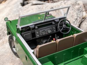 Boom Racing BRX02 Land Rover® Series II 88 Station Wagon 1/10 4WD BOOM RACING BR8009