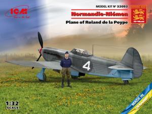 Normandie-Niemen Yak-9T avec une figurine de Roland de la Poype